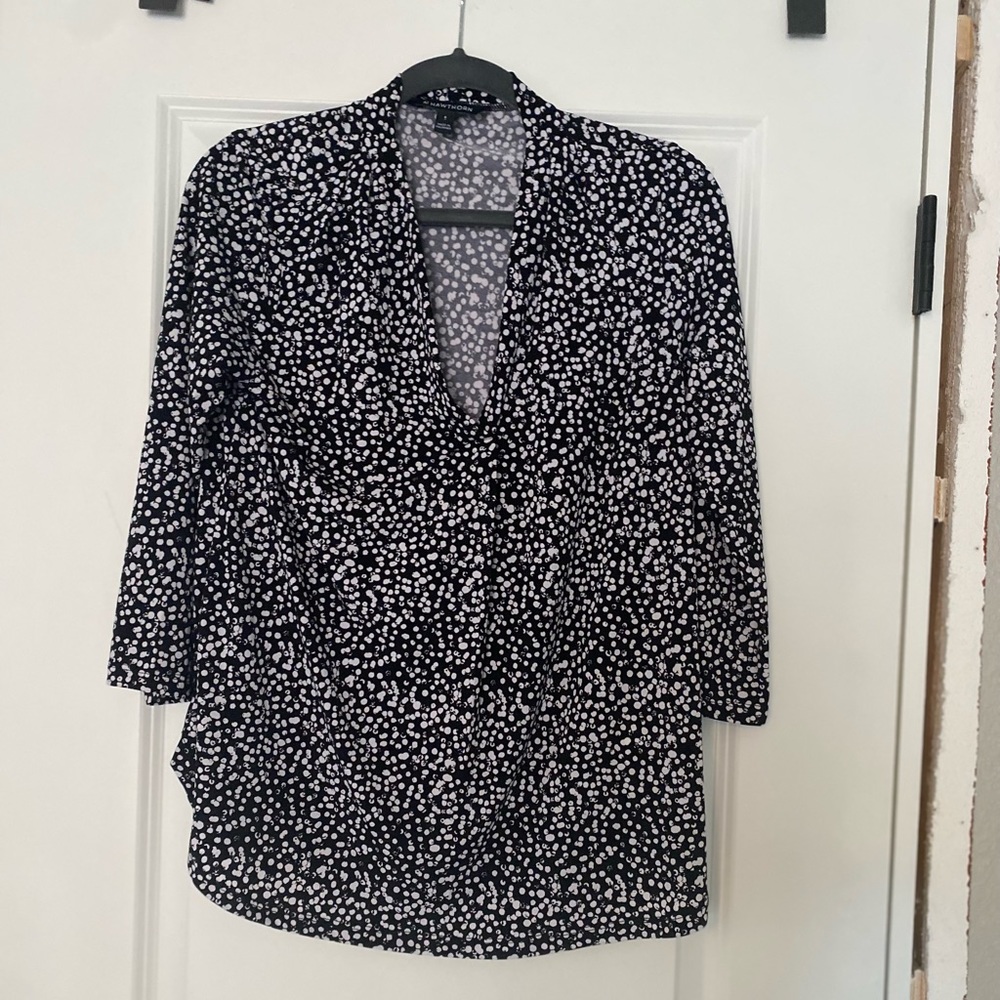 Size S, 3/4 sleeve vneck blouse